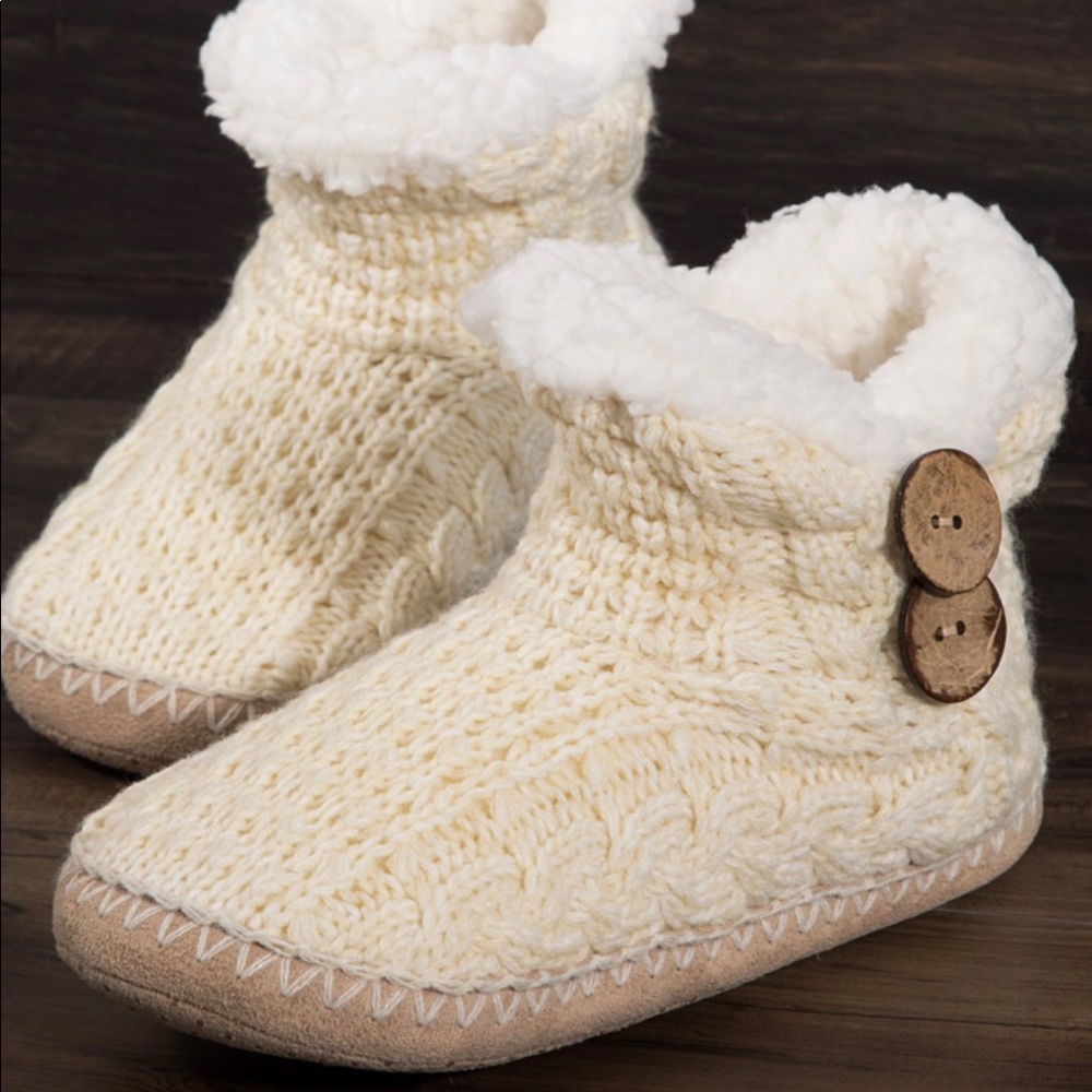Cream knit slippers
